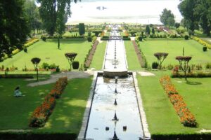 Mughal_gardens_NishatBagh1