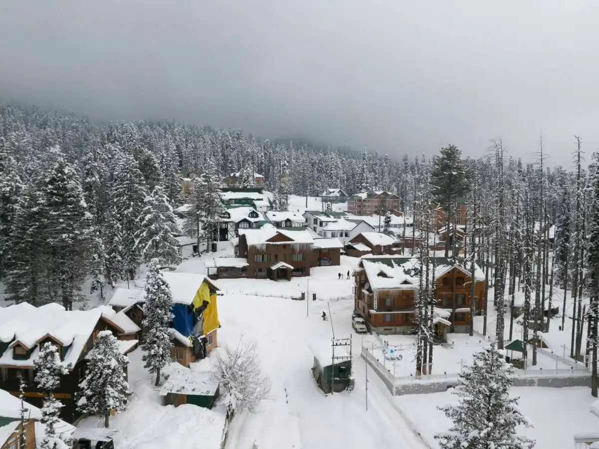 Gulmarg, Jammu & Kashmir - Mini Switzerland of India - Places like Switzerland (2)